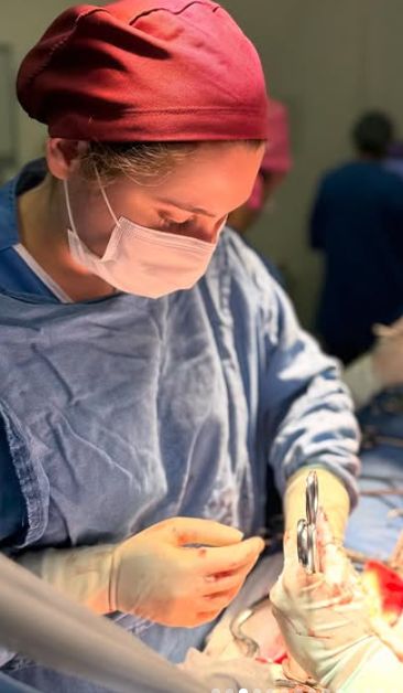 Cecília Elis Gumiel Moreschi .-0