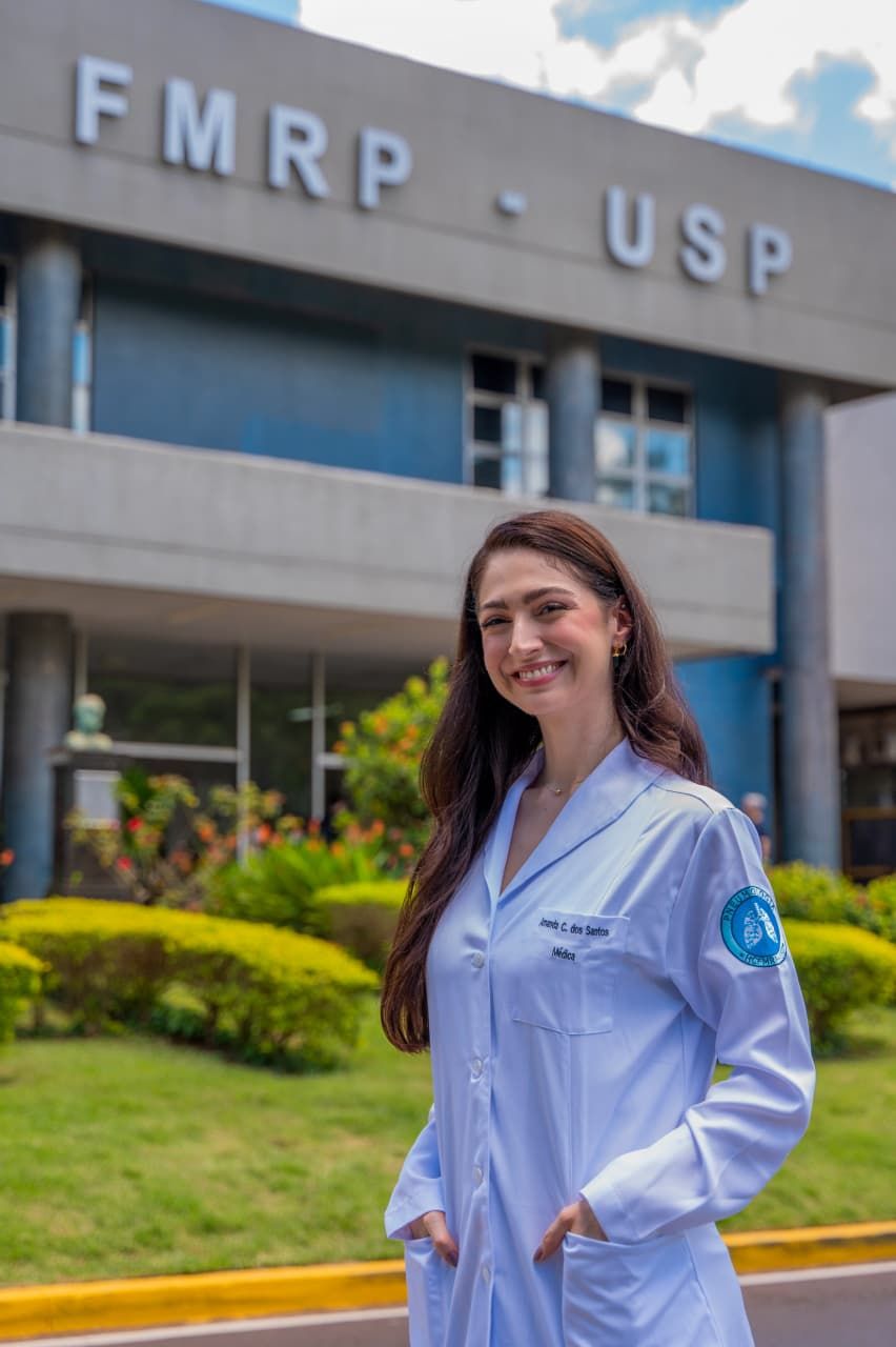 Amanda Comegna Dos Santos-1