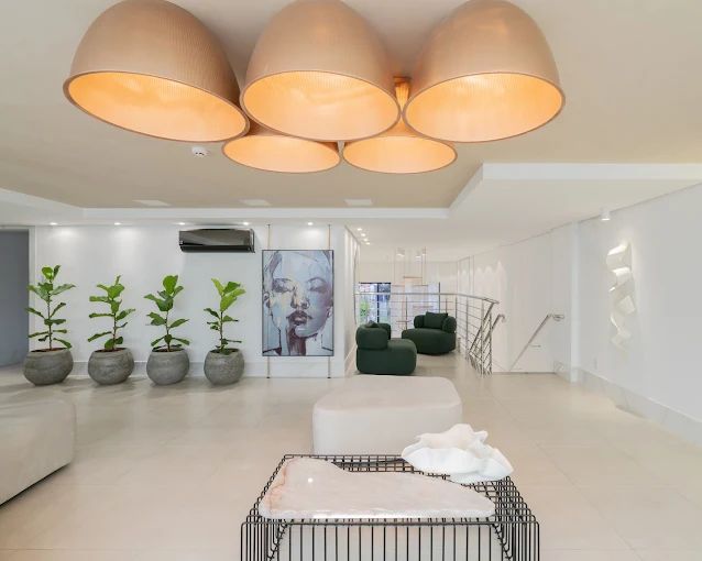 Larissa Bolfoni Schmitt .-8