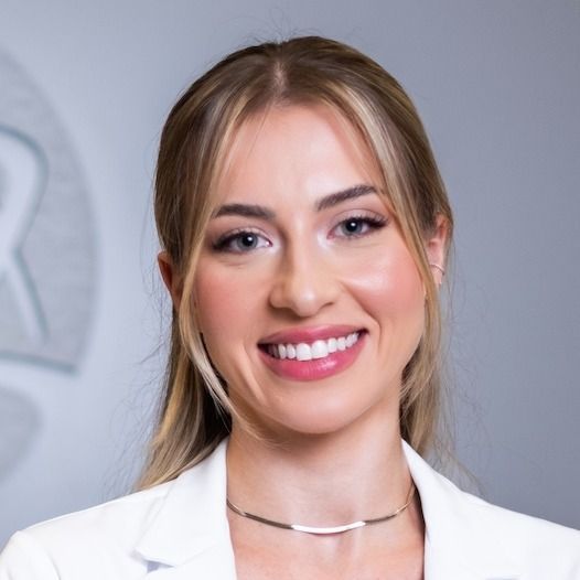 Isabella Chapieski-0