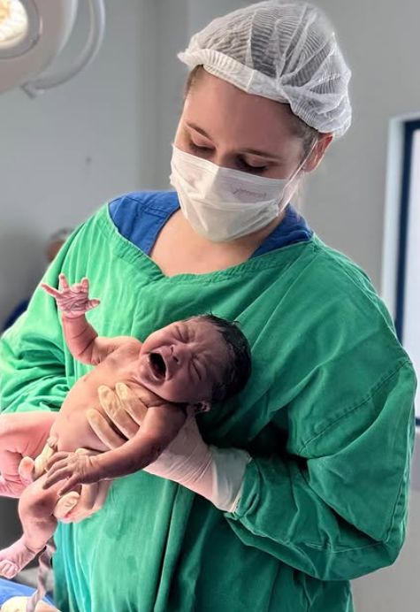 Cecília Elis Gumiel Moreschi .-1