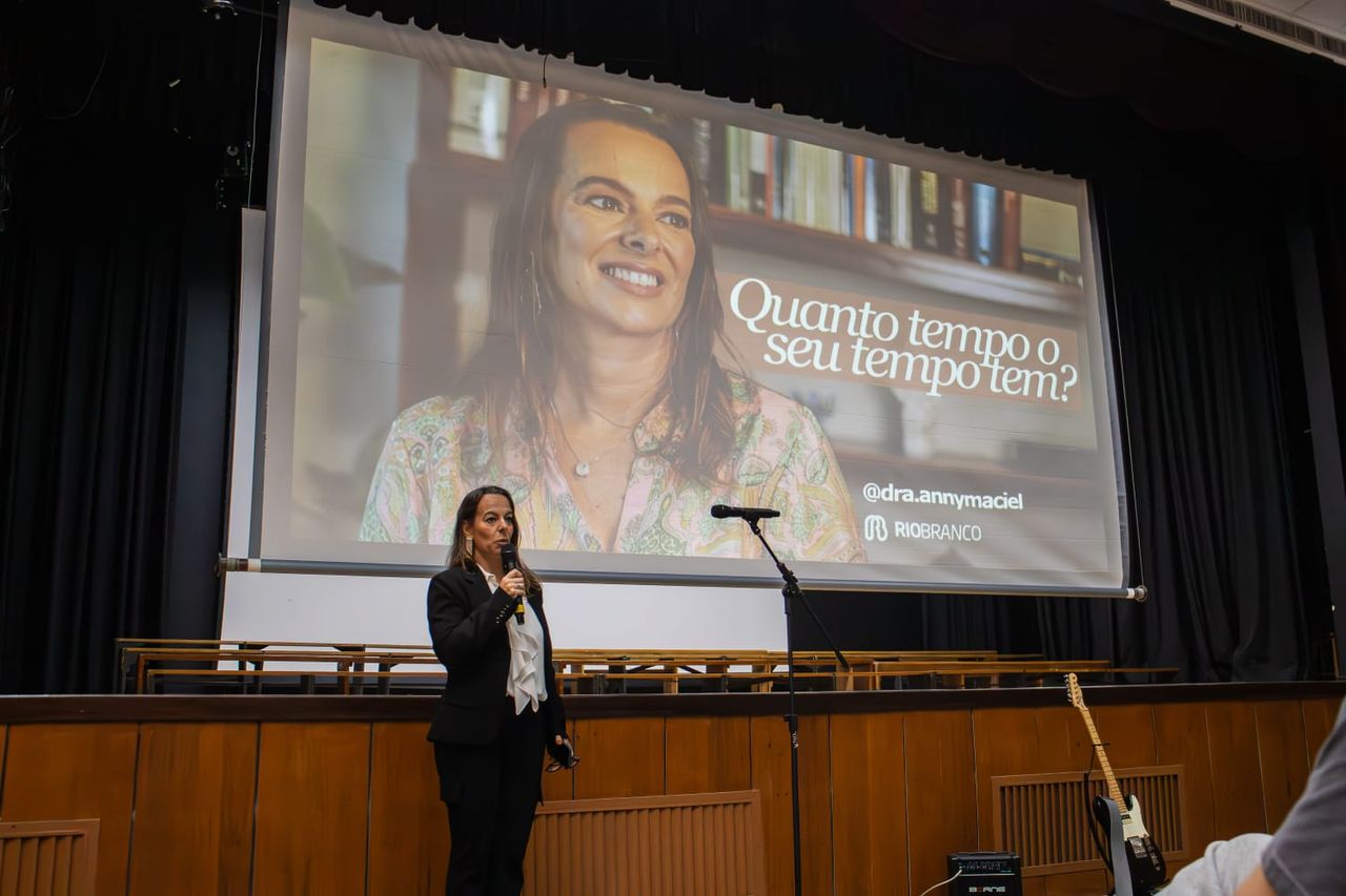 Anny De Mattos Barroso Maciel -0