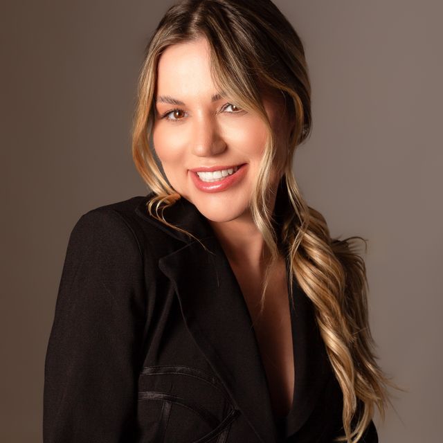 Dra Flávia SchuelerMacaé - 