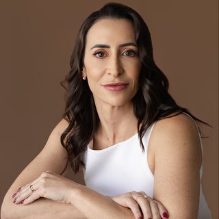 Dra. Ilana Cruz Silva | Dermatologista em Moema